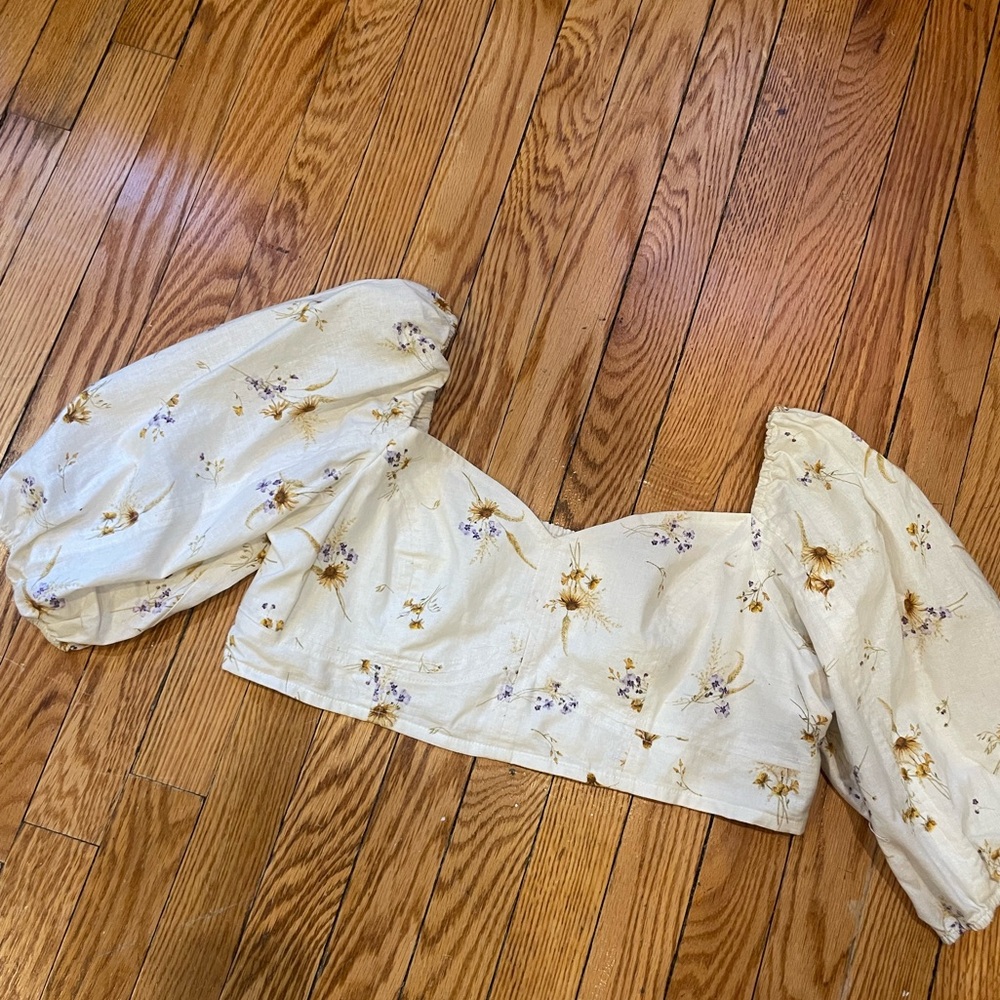 HM Cream floral crop top with elastic in the back